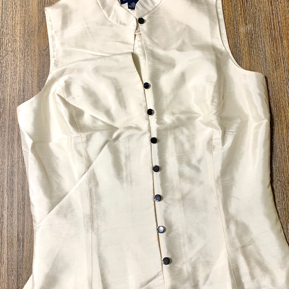 Ann Taylor silk blouse sleeveless white  size 8